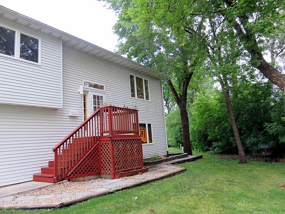 3rd image of 680 13th Ave E
