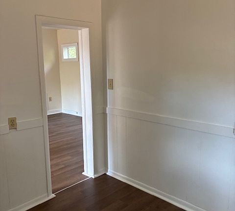2nd image of 904 Lilly St