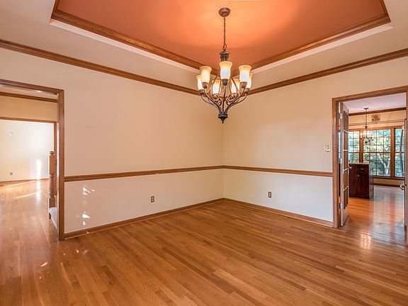 5th image of 1404 Kensington Dr