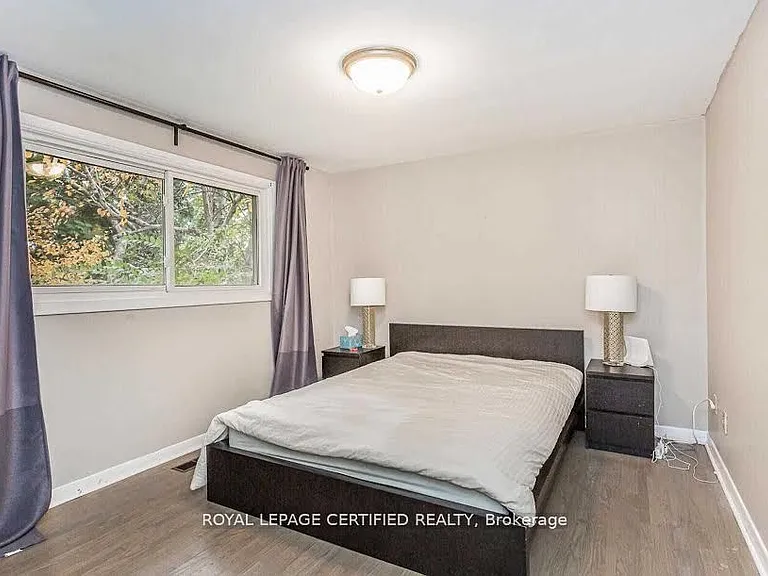 1466 Seagram Ave — Photo 14