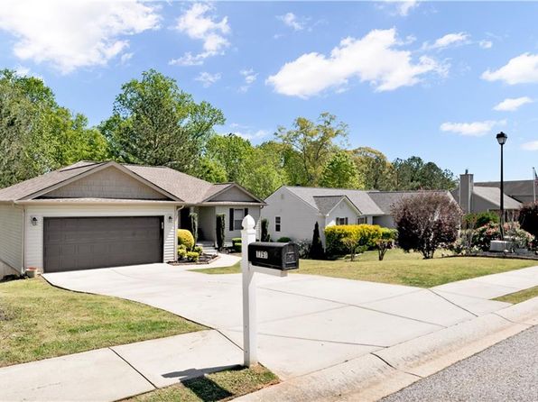 1751 Miller Springs Dr, Bethlehem, GA 30620