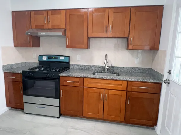 6924 174th St, Flushing, NY 11365