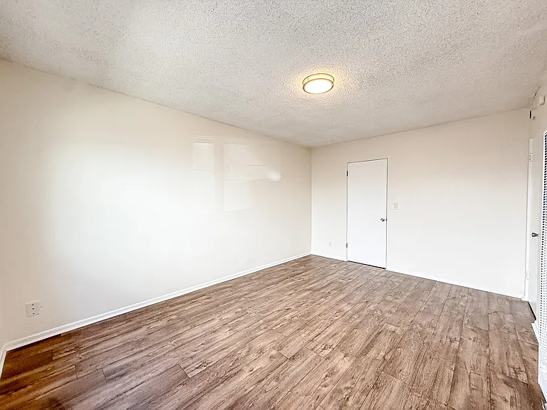 625 E Verdugo Ave #F — Photo 12