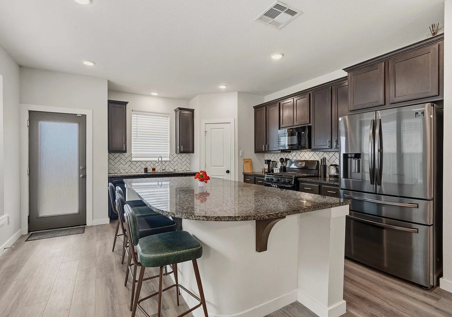 Luxe 6br House - Sleeps 14 - 1gb - Wd - Iah Airport — Photo 3