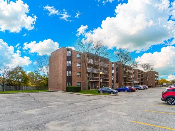 88 Tollgate Rd #201, Brantford, ON N3R 7R5
