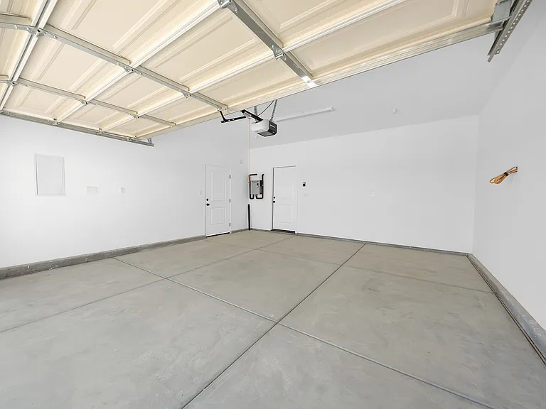 3878 Hilton Ave — Photo 33
