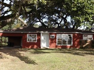 1624 Montezuma St, Columbus, TX 78934