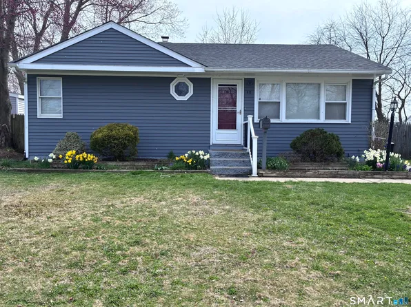 40 Compass Lane, West Haven, CT 06516