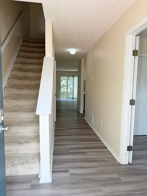 2 bed, 1.5 bath, 1248 sqft, $1,599 — Photo 4