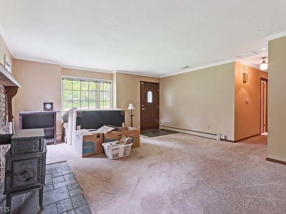 3rd image of 12 Dogwood Dr