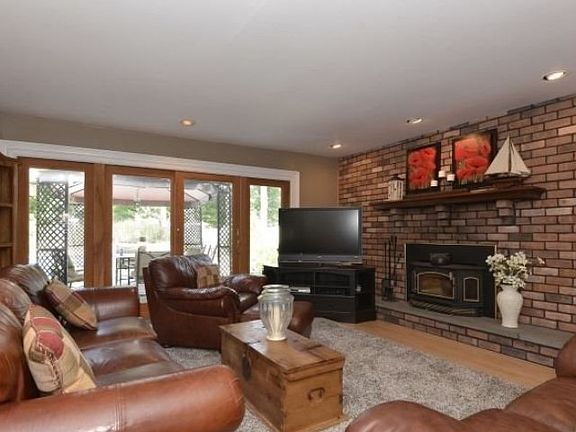 3rd image of 65 Sejon Dr