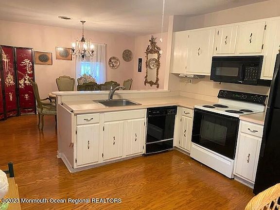 3rd image of 136B Sunflower Drive