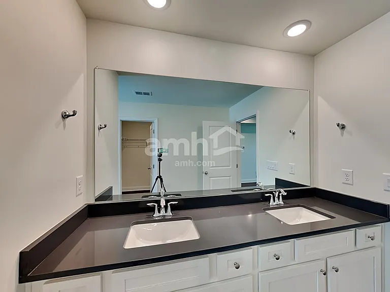 216 Willow Ln — Photo 15