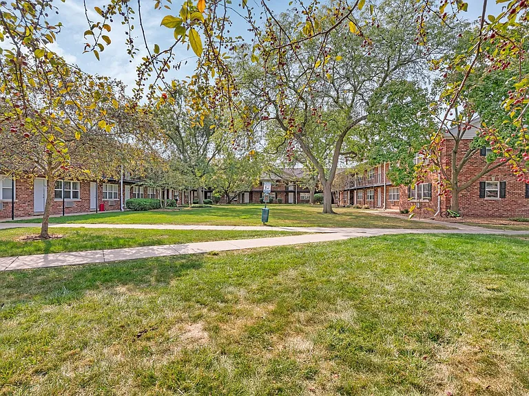 Iron Gate Apartments — Photo 9