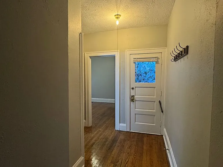 1365 Phelps Ave — Photo 6