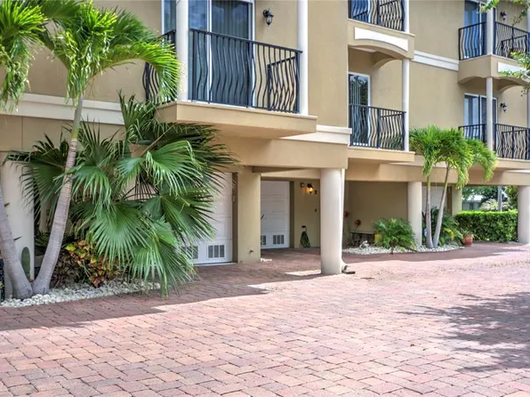 300 Capri Blvd APT 8, Treasure Island, FL 33706