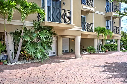 300 Capri Blvd #8 Photo 1