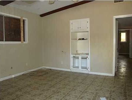 2nd image of 1750 Camellia Ln