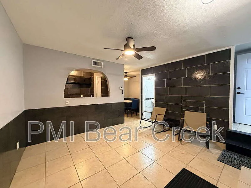 1 bed, 1.5 bath, 730 sqft, $1,150 — Photo 2
