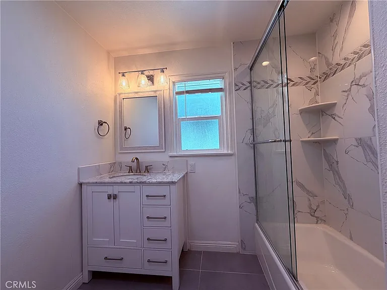 1447 S Valley Center Ave — Photo 18