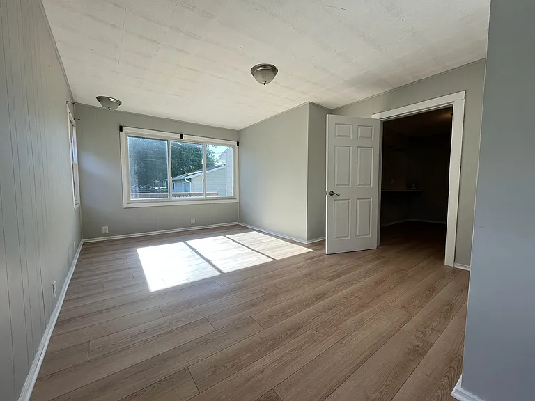 3814 Columbia St — Photo 5