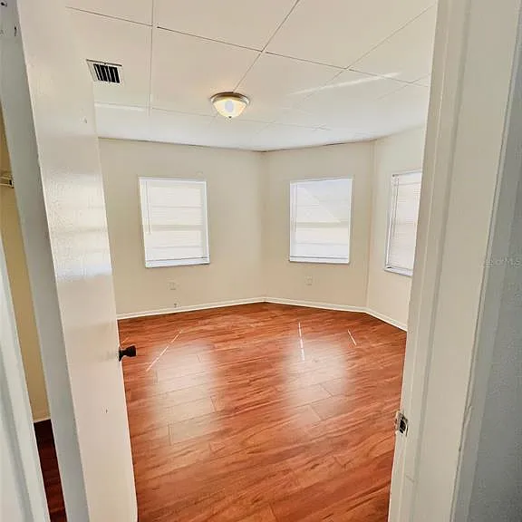 2507 N Armenia Ave — Photo 3
