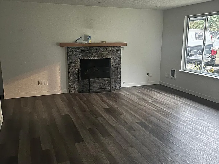 2320 Grandview Dr W — Photo 1