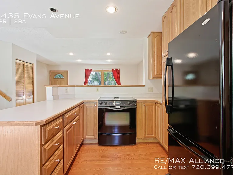 2435 Evans Ave — Photo 8