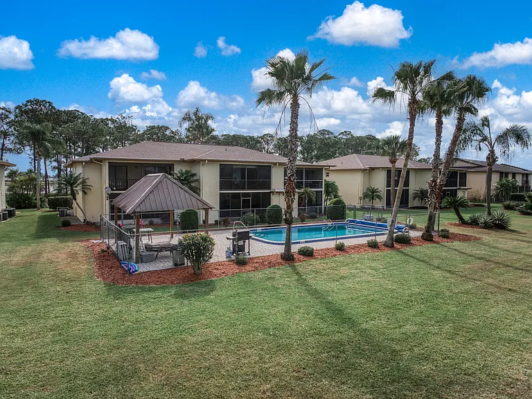 3833 Edgewater Dr — Photo 36