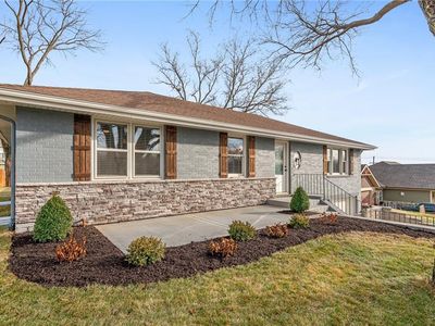 8565 Wycoff Dr, De Soto, KS, 66018