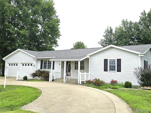 221 S Blue Ave, Nokomis, IL 62075