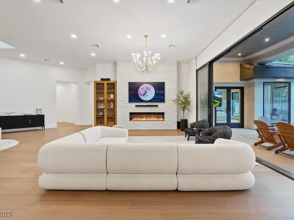 1416 Iron Hills Ln, Las Vegas, NV 89134