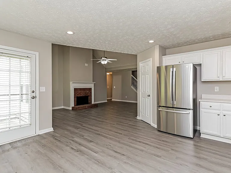 225 Lassiter Dr — Photo 8