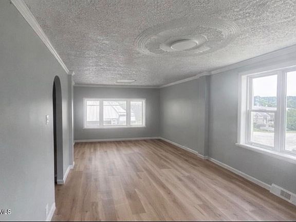 4th image of 414 Grant Ave