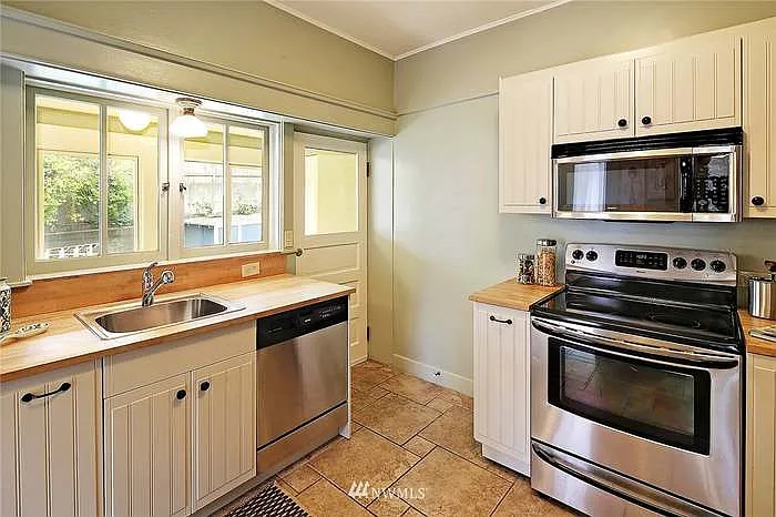 912 NE 73rd St — Photo 7