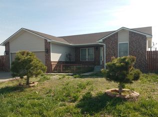 1421 Meadowlark Ln, Liberal, KS 67901
