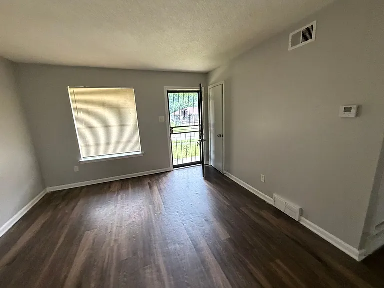 1271 Chickamauga Ave — Photo 5