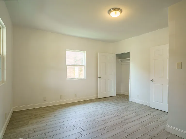 1402 Avenue E — Photo 4