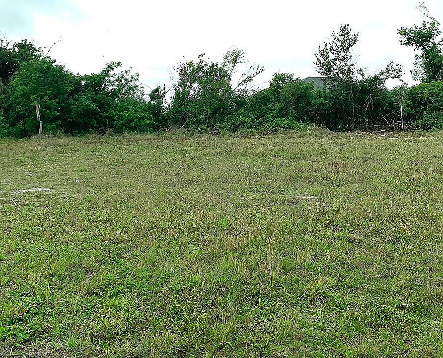 1st image of 814 NW 28th Pl
