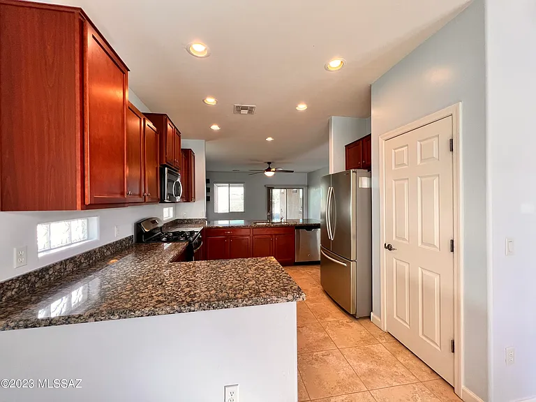 9859 N Crook Ln — Photo 7