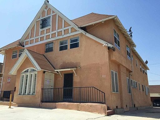 5th image of 827 S Normandie Ave