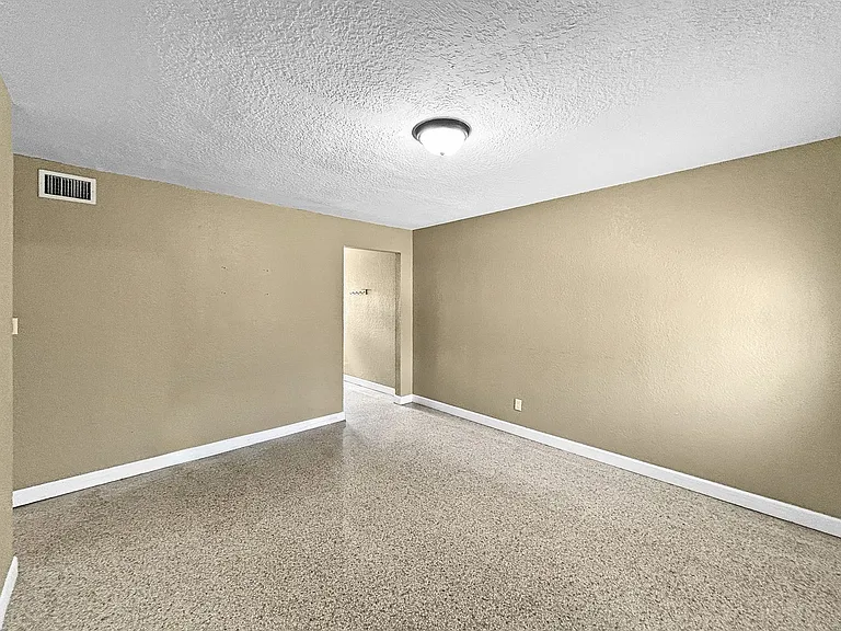 2613 E Clark St — Photo 6