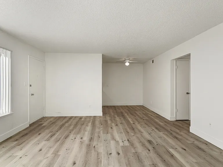 Living room/ dining