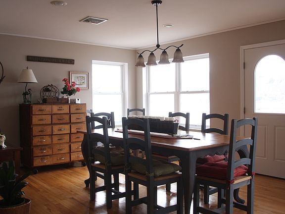 3rd image of 32 Edgemere Ave