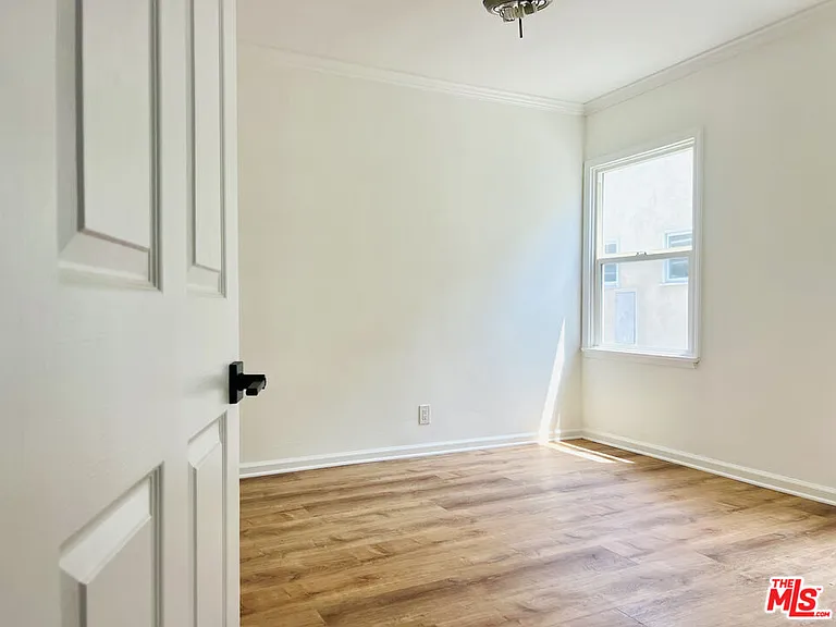 604 E Chevy Chase Dr #B — Photo 11