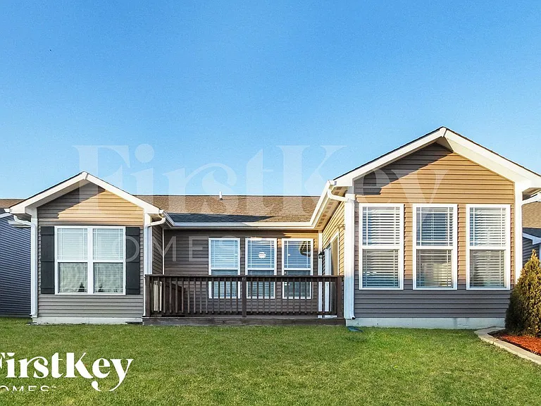 1341 Blackthorne Trl N — Photo 15