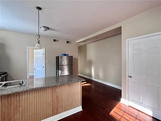 2 bed, 2.0 bath, 975 sqft, $1,395 — Photo 3
