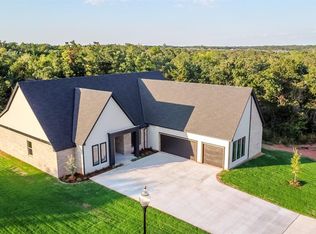 4617 Maple Ridge Dr, Edmond, OK 73034