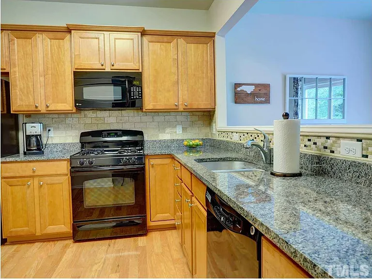 516 Dyersville Dr — Photo 15