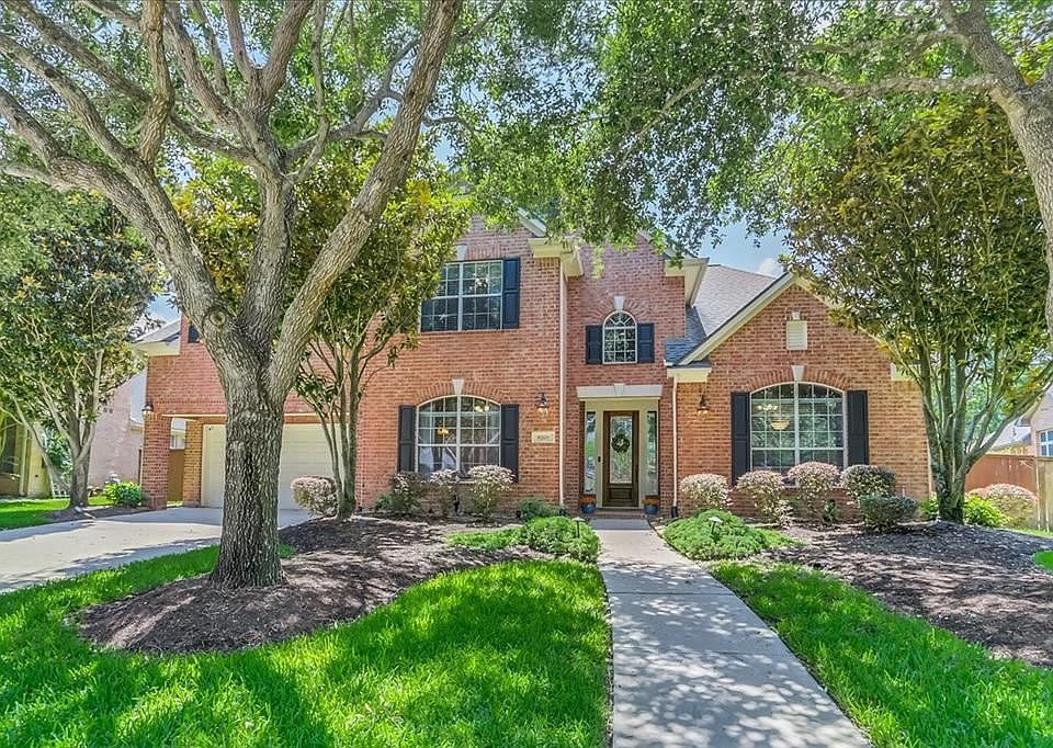 1st image of 8206 Crescent Knolls Dr